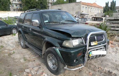 В Николаеве пьяные мажоры, попав в аварию, начали душить милиционеров