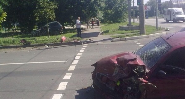 Горсовет Донецка: в городе продолжают стрелять