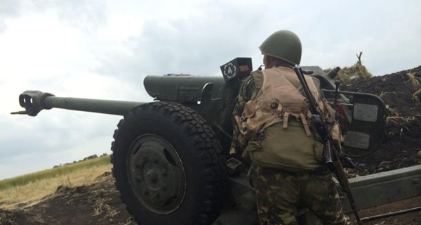 В Донецке обстреляли аэропорт, а под Мариуполем ввели комендантский час 