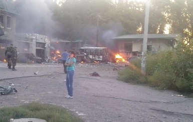 В Донецке снаряд попал в пассажирский автобус, погибла женщина