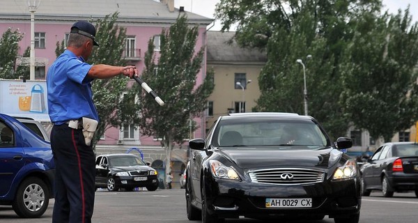 С 1 октября ГАИ начнет штрафовать водителей за ближний свет