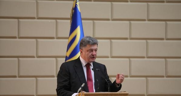 Порошенко: "Я решил подписать закон о люстрации"