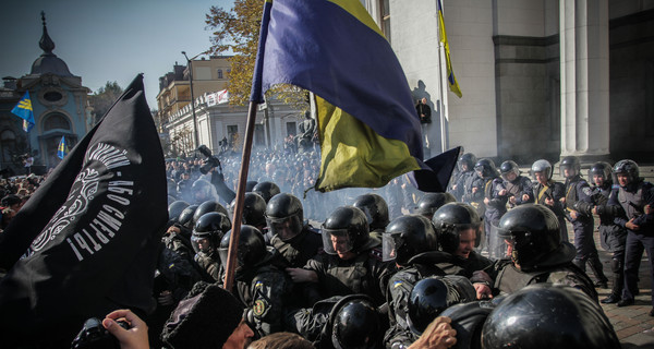 Митингующие штурмовали Верховную Раду