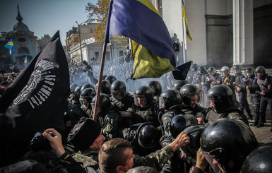 Митингующие штурмовали Верховную Раду