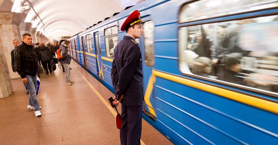 В столичном метро появился черный банковский пиар