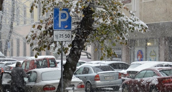 В Украине - первый снег. Замело западные области