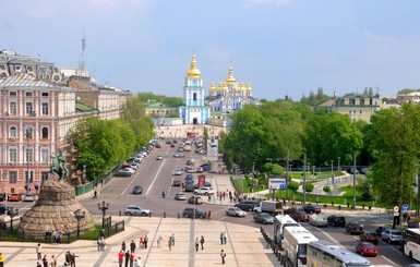 В Киеве на Софийской площади хотят запретить парковку