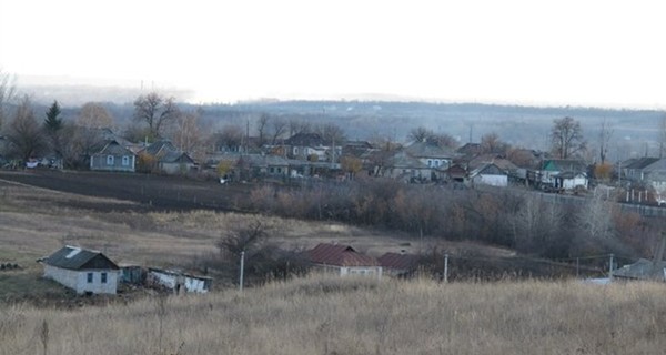 Врачи спасают жизнь женщине, которая с дочерью попала под обстрел в Трехизбенке