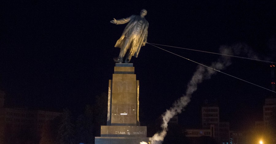 Вождя революции в Харькове свалили зря