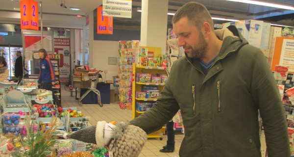 Новогодняя мода Львова: в тренде барашки из глины и шары с 