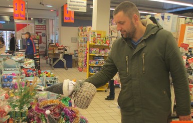 Новогодняя мода Львова: в тренде барашки из глины и шары с 