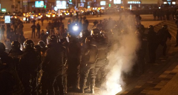 Во время протеста перед дворцом 