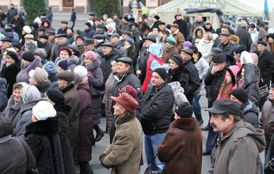 В центре Львова молились о пострадавших год назад на Майдане студентах