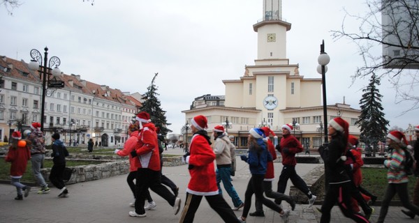 В Ивано-Франковске наперегонки бежали Санта-Клаусы