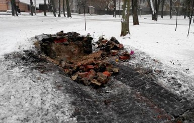 В Харькове неизвестные взорвали памятный знак УПА  