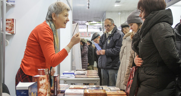 Книжная выставка в Киеве: взрослые раскупают детские сказки  