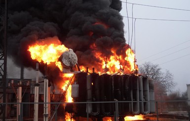 Масштабный пожар на подстанции под Полтавой тушили два часа