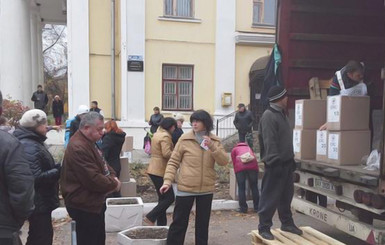 Соцсети: В Антраците людям раздали сало покрытое плесенью