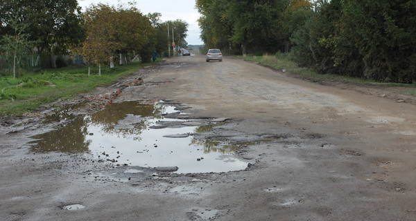 На Львовщине жители построили в селе дорогу за свой счет