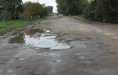 На Львовщине жители построили в селе дорогу за свой счет