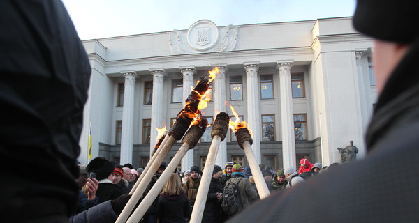 Митингующие пригрозили поджечь Раду 