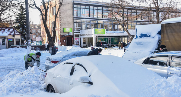 Под Николаевом из двухметровых сугробов спасли 2300 человек