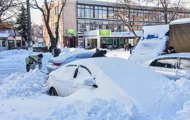 Под Николаевом из двухметровых сугробов спасли 2300 человек