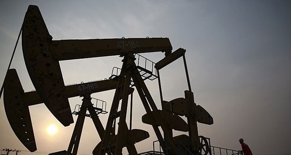 Эксперты: не исключено падение цен на нефть до 30 долларов