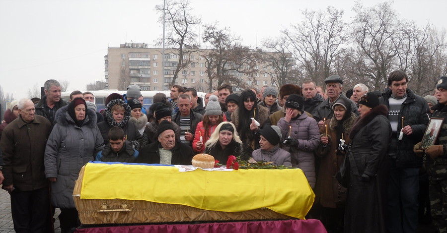 На Днепропетровщине прощались с бойцами, опознанными по ДНК