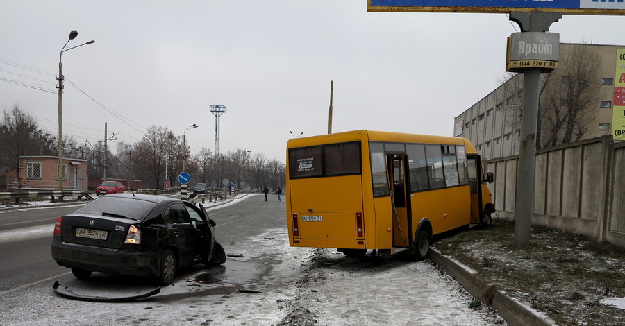 Последствия гололеда в Киеве: Два человека погибло, больше десяти получили ранения