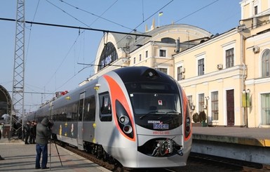 Из Киева в центр Донецкой области будет ходить только один поезд