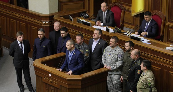 Нардепы принимают законы, которыми вводится спецрежим