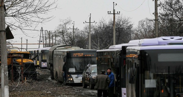 Гуманитарный коридор из Дебальцево: в городе так страшно, что уезжают даже самые стойкие 