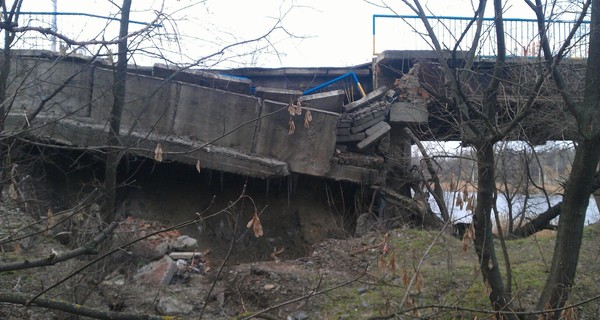 В кривом Роге обрушился мост, унесший жизнь детей