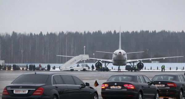 В Минске не могут сесть самолеты из-за слета президентов