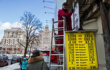 Яценюк рассказал, сколько будет стоить доллар в Украине