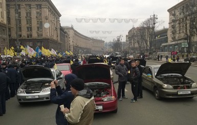 В Киеве возле мэрии собрался митинг против Кличко