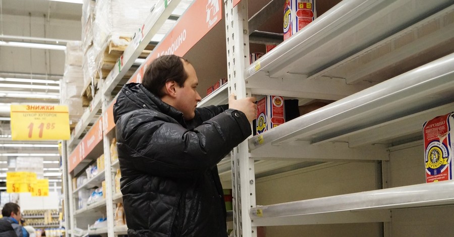 Психолог объяснил причины продуктовой паники