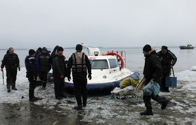 На Днепропетровщине из проруби вытащили двух рыбаков