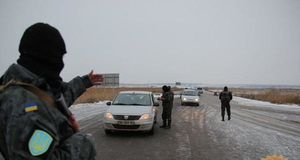 На блокпосту в Донецкой области милиционер застрелил волонтера