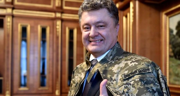 Порошенко оделся в костюм 