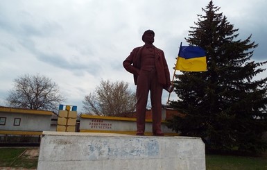 Москаль: в Станице Луганской памятник Ленину упал сам