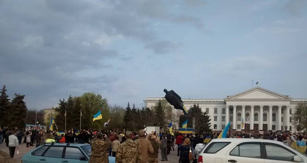 В Краматорске пал Ленин