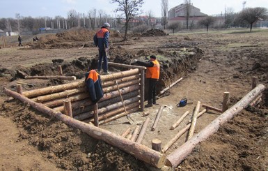 В Харькове роют окопы