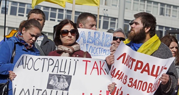 Кто кого: в суде началась схватка за закон о люстрации