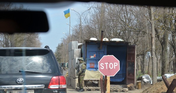 На блокпостах появились километровые очереди