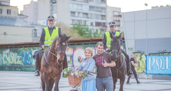 Муж Соломии Витвицкой посадил Марию Бурмаку на велосипед