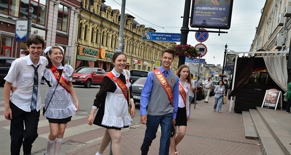 В Киеве последний звонок отпразднуют в советской школьной форме