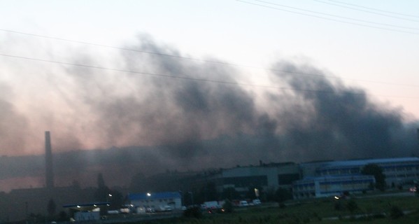 На Волыни горел завод, дым от пожара заполонил Нововолынск