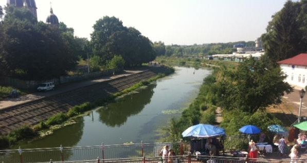 В Ровно в реке нашли тело младенца
